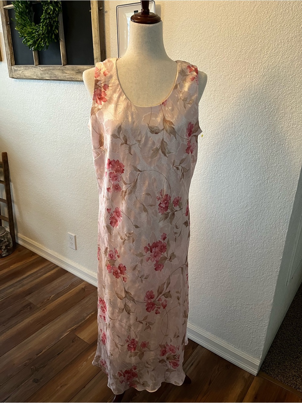 Sleeveless Floral Jacquard Midi Dress in Light Pink
